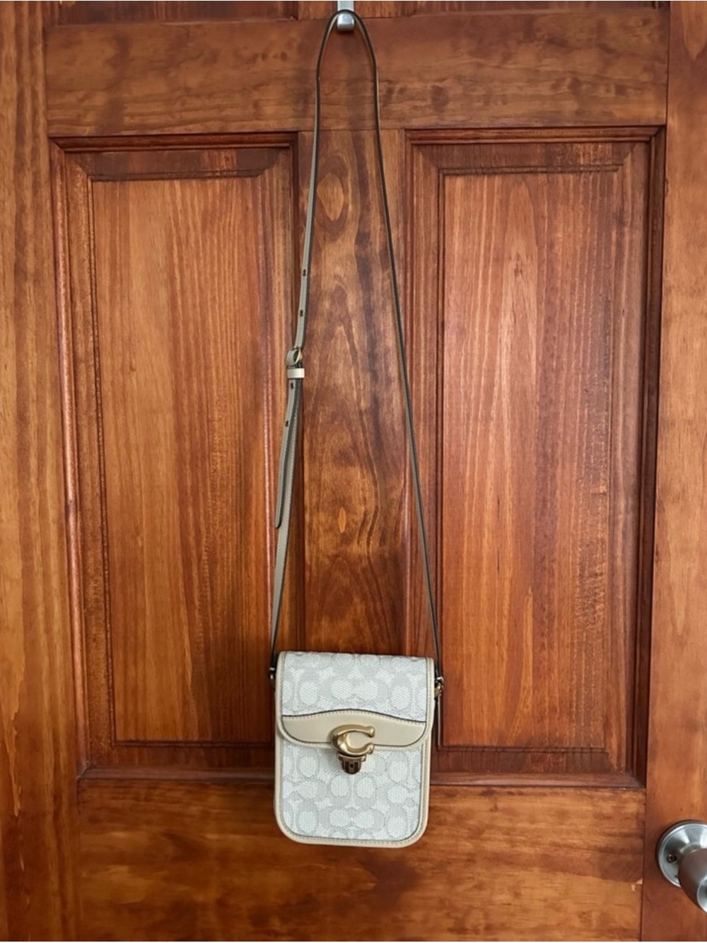 Coach Cream and Light Pink Signature Crossbody with Gold Hardware - Picture 3 of 9